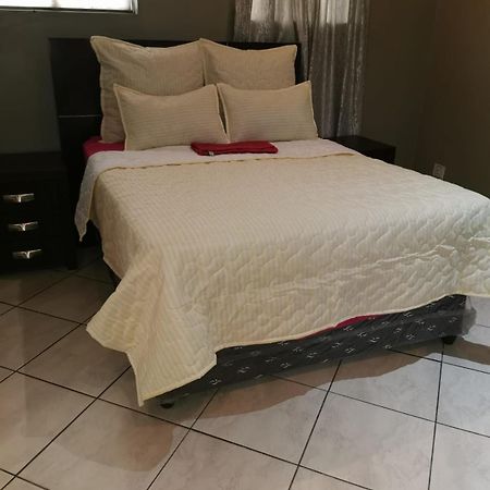 Ebony Guest House Pretoria Luaran gambar